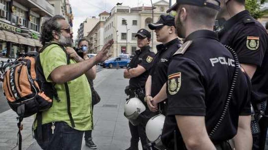 Cerco en la Montañeta contra el 15-M