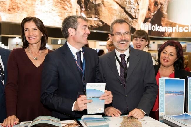 El Presidente D. Fernando Clavijo Batlle asiste a la feria de turismo de Berlín, ITB a 8 de Marzo de 2017. En la foto de izquierda a derecha, Maria Teresa Lorenzo, consejera de Turismo, Fernando Clavijo Batlle, presidente del Gobierno de Canarias y Marcial Morales, presidente del Cabildo de Fuerteventura. (Foto: Arturo Rodriguez/Presidencia GobCan)...Esta fotografía oficial del Gobierno de Canarias es solamente para uso editorial por medios de comunicación. La fotografía no puede ser manipulada de ninguna manera y no se puede utilizar en materiales comerciales y/o políticos, publicidad, correos electrónicos, productos, promociones que de alguna manera pueda sugerir la aprobación o respaldo del Presidente, o el Gobierno de Canarias.