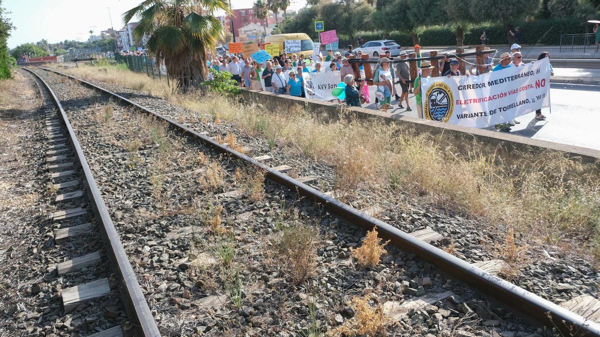 Protesta para la retirada de las vías de la costa.