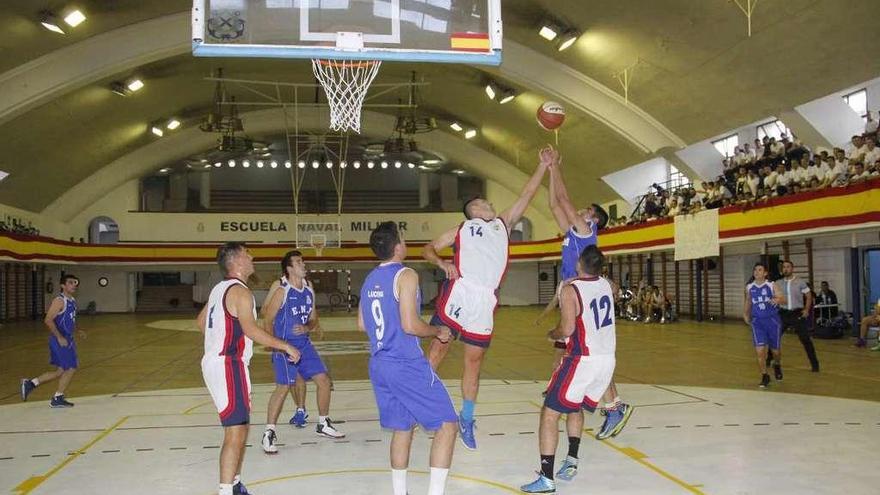 Partido de baloncesto disputado en el pabellón. // S.A.