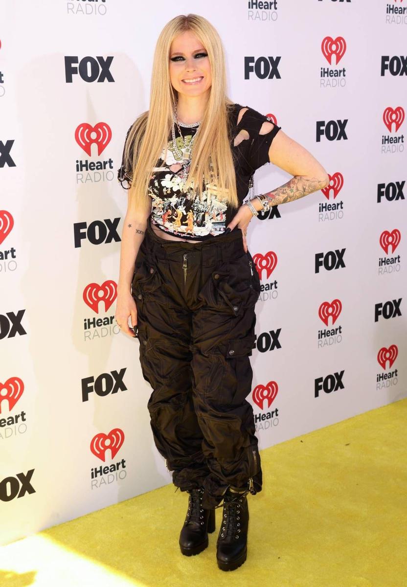Avril Lavigne en la alfombra roja de los premios iHeartRadio 2024