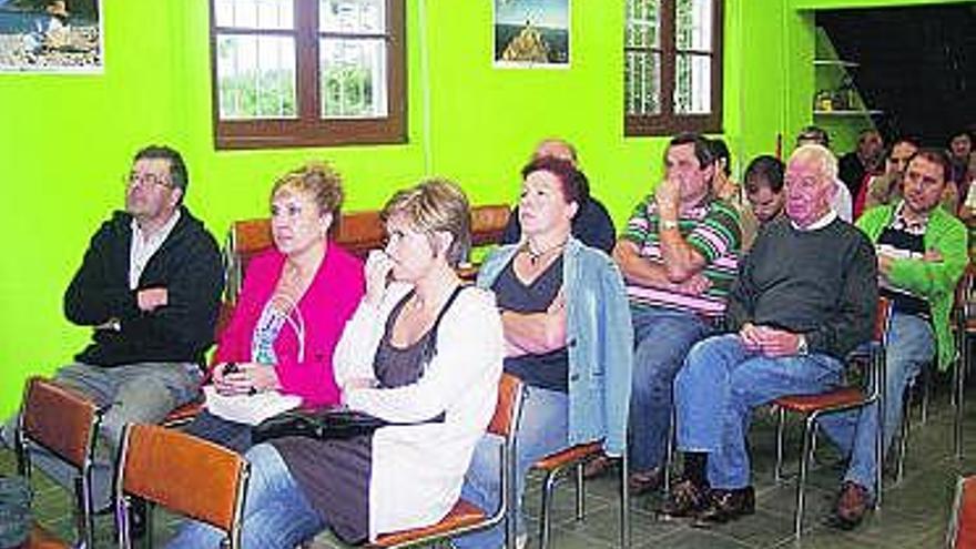 Asistentes a la reunión del pasado lunes.