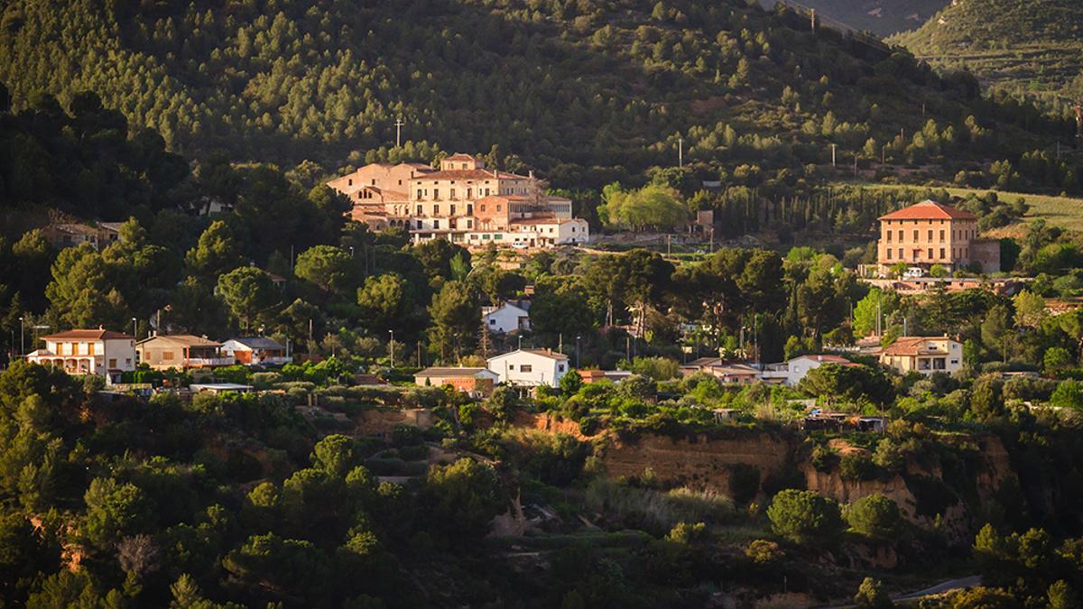 Les edificacions de la zona de Can Vinyals on ara tenen una sirena de risc químic