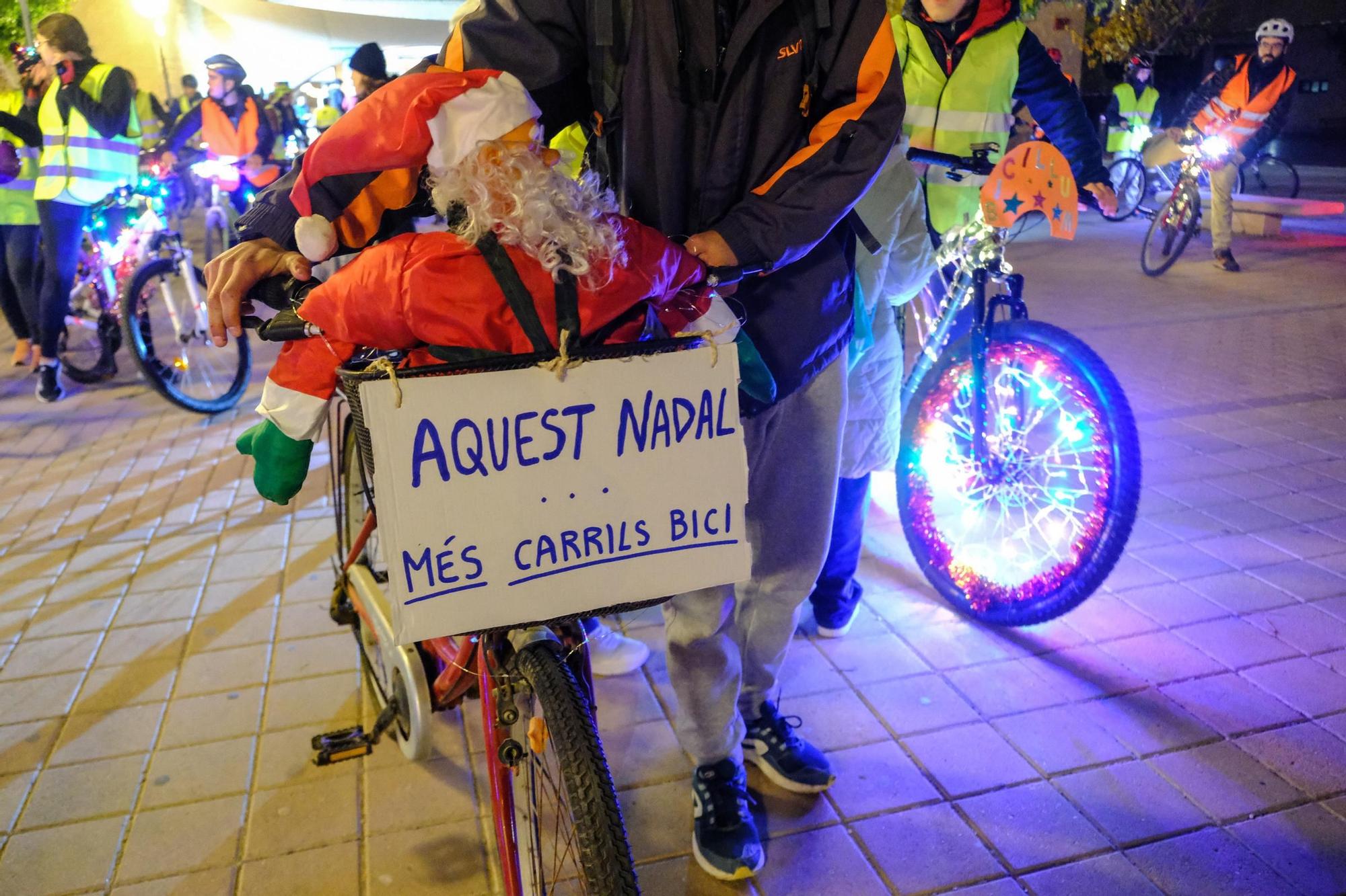 Así ha sido "Bicillum", la marcha en bici navideña de Elche