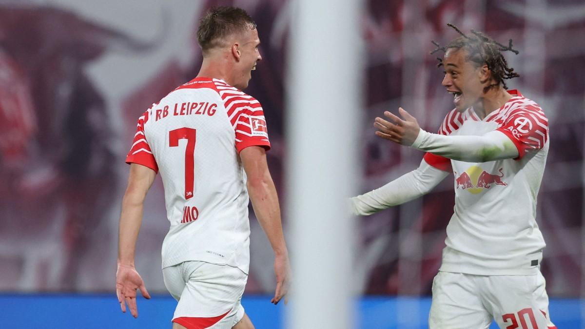 Dani Olmo y Xavi Simons celebrando un gol del RB Leipzig