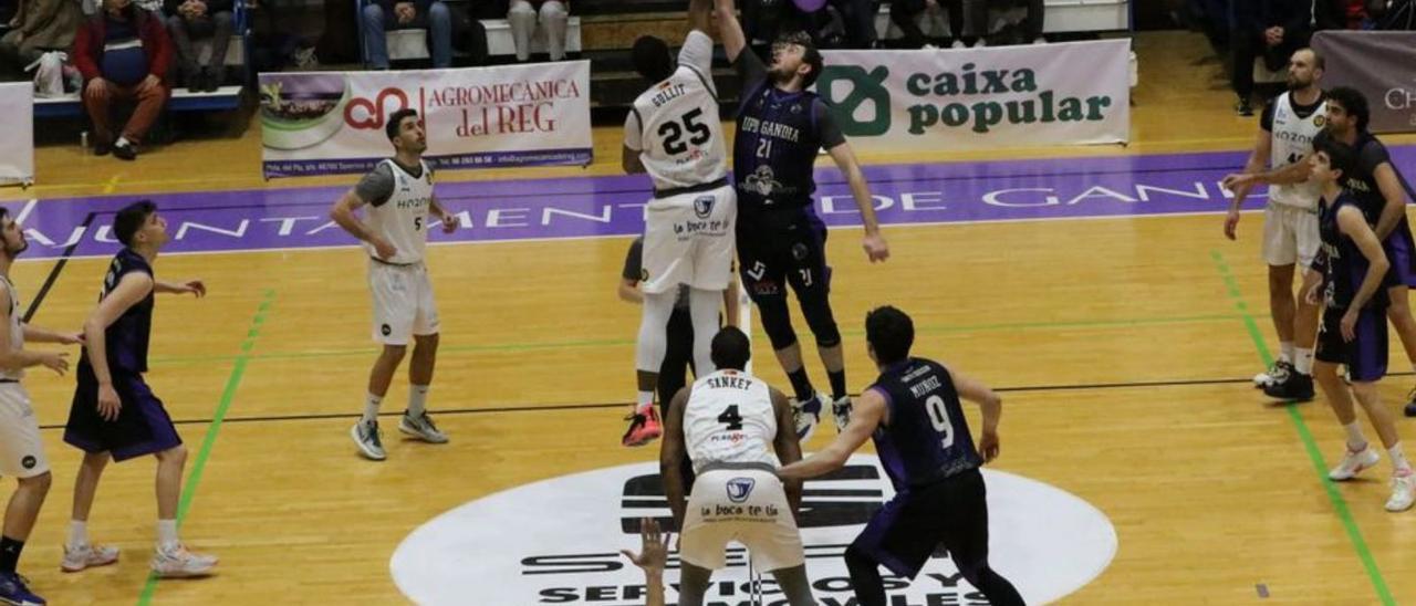 Imagen del partido de la 1ª vuelta entre ambos equipos. | UPB GANDIA