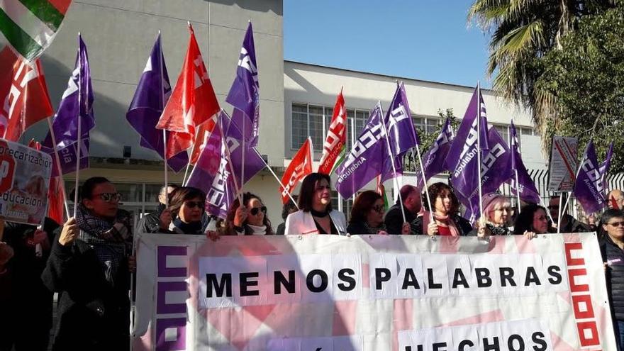 CCOO se concentra ante la sede de la patronal cordobesa para reclamar igualdad salarial