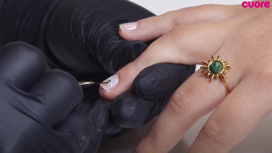 Hemos probado la manicura que querrás llevar todo el año