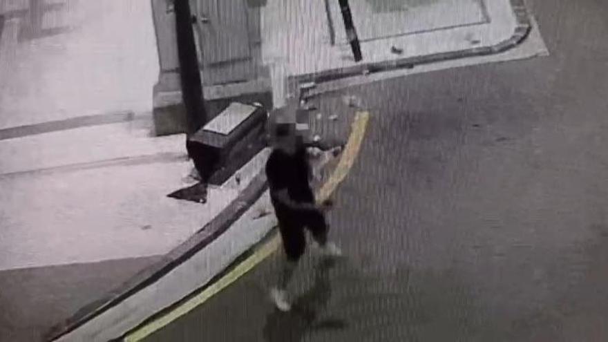 Vídeo | Multado con 2.000 euros por romper tres papeleras en Ejea de los Caballeros: "Un ejemplo claro de 'quien la hace, la paga'"