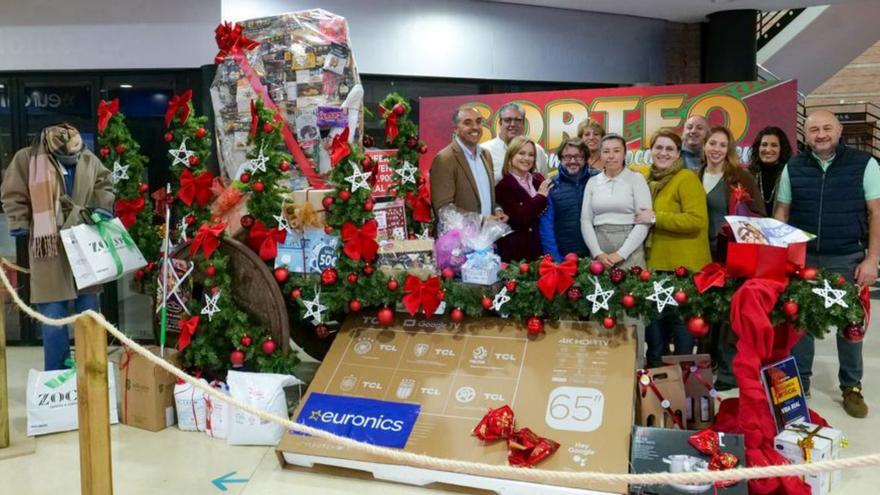 Carro de premios navideño cortesía de EnPoio. | FdV