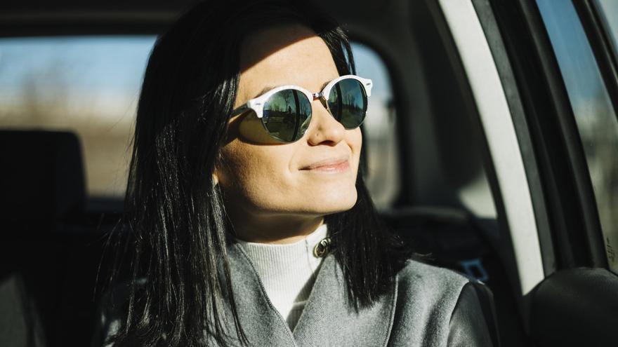 ¿Multas por llevar gafas de sol al volante? La DGT advierte sobre el uso inadecuado de algunas