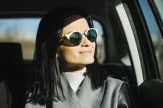 ¿Multas por llevar gafas de sol al volante? La DGT advierte sobre el uso inadecuado de algunas