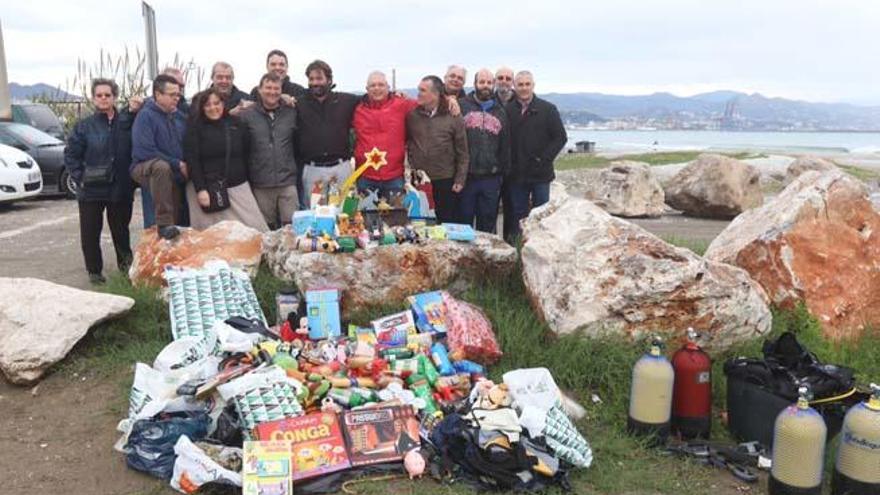 Más de 30 buceadores aficionados han colaborado en la campaña solidaria.