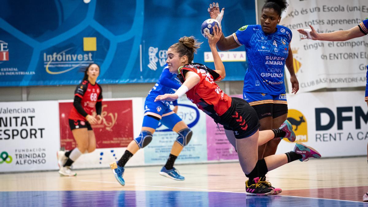 Balonmano Morvedre cayó derrotado a manos de Super Amara Bera Bera, líder de Liga Guerreras Iberdrola por el marcador de 20-30.