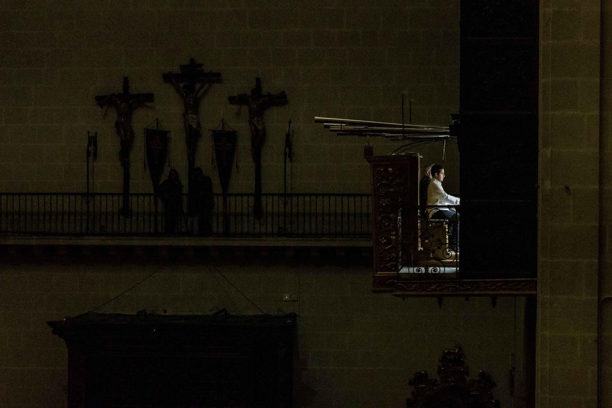 Alumnos del Conservatorio José Tomás de Alicante interpretan la Pasión en la Concatedral de San Nicolás