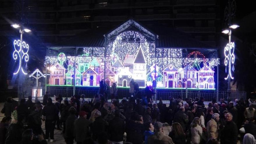 La ciudad ya luce su alumbrado navideño