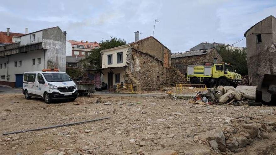 Intervención de Protección Civil de Arteixo durante un incendio ocurrido en As Eiras.