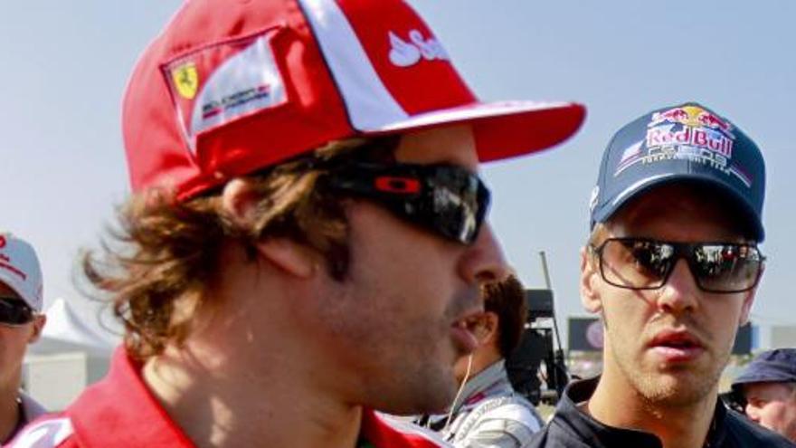 Fernando Alonso, junto a Sebastian Vettel.