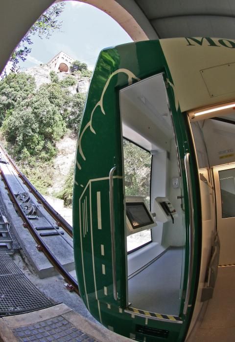 El funicular de la Santa Cova torna a funcionar