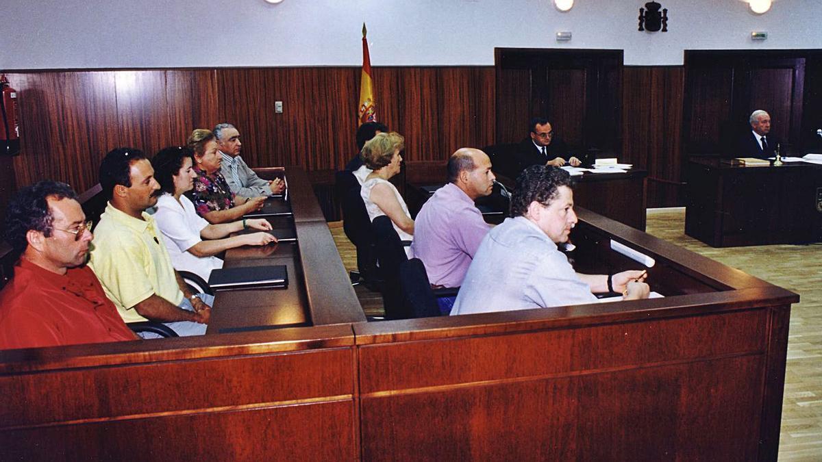 Julio de 1996 | Participantes en el primer juicio celebrado en Córdoba con tribunal del jurado.