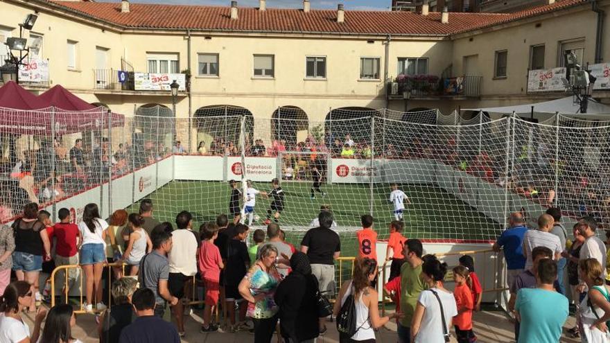 Activitats esportives al centre de la població de Calaf