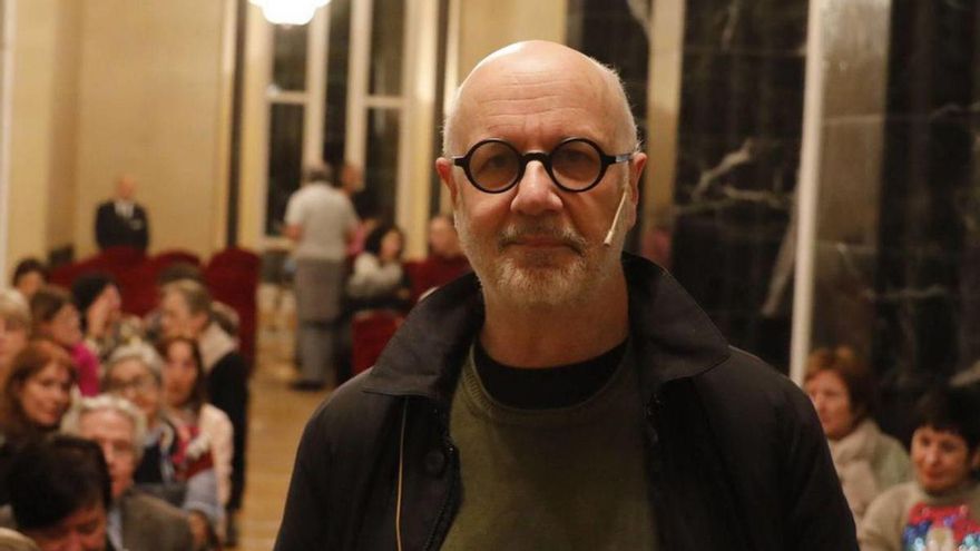 Rodrigo Fresán: &quot;Las ideas se me ocurren mientras escribo y lavando platos&quot;