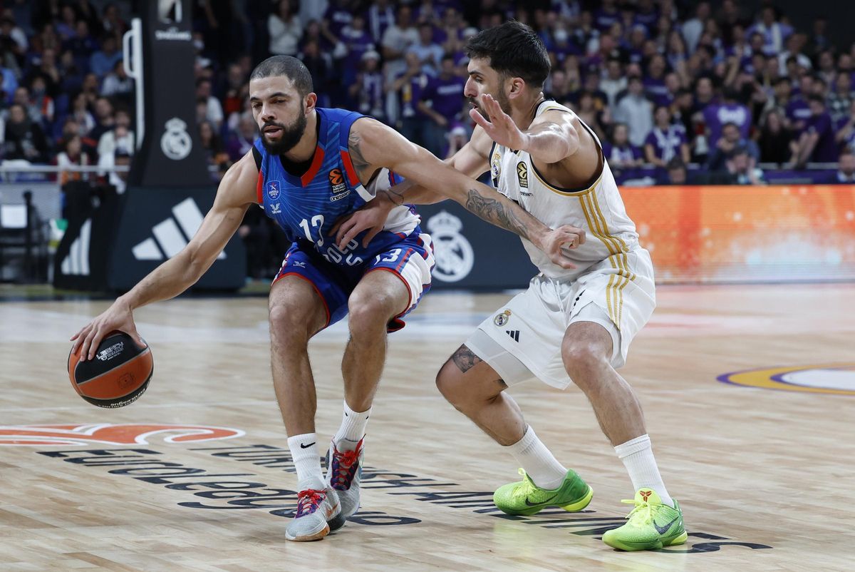 Darius Thompson, con el Anadolu Efes, en un partido de Euroliga ante el Real Madrid