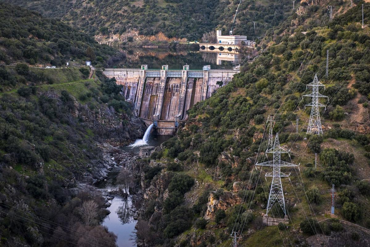 Embalse y presa de Picadas, en Aldea del Fresno.