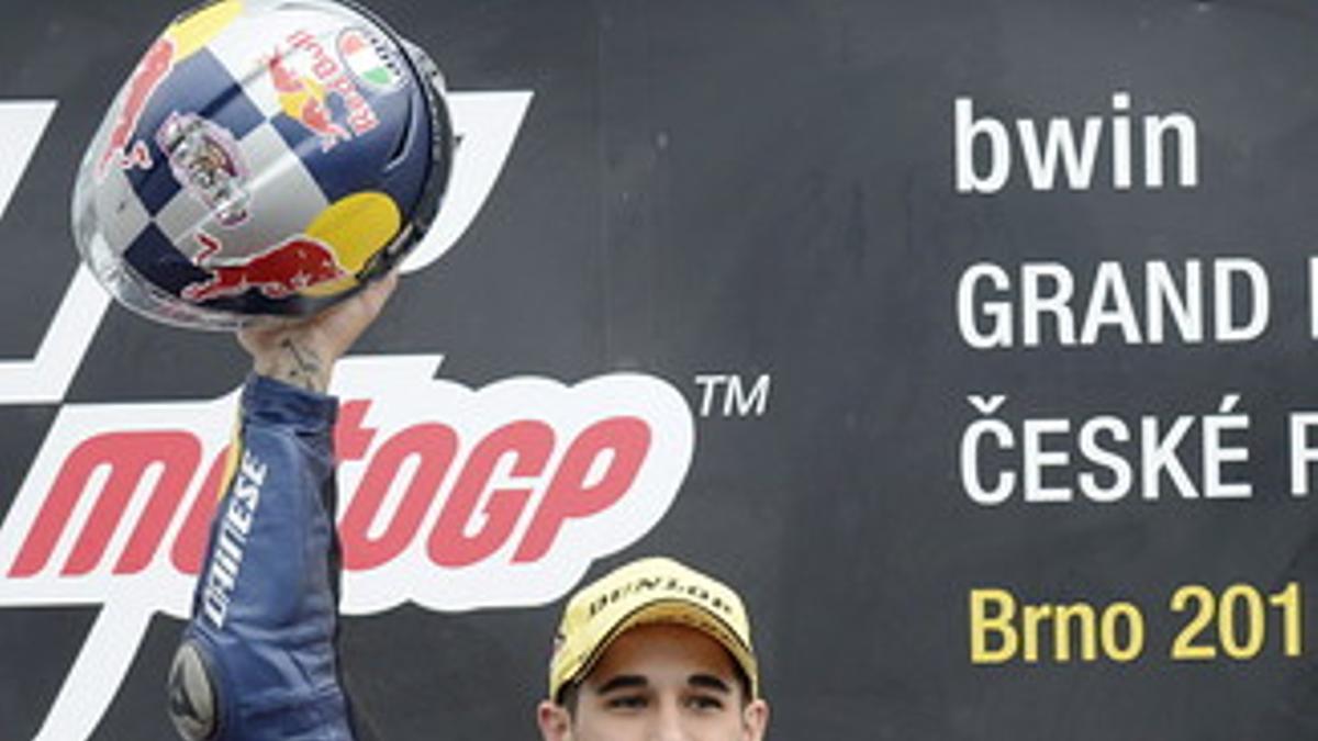 Luis Salom, ganador del GP de la República Checa de Moto3, en el podio