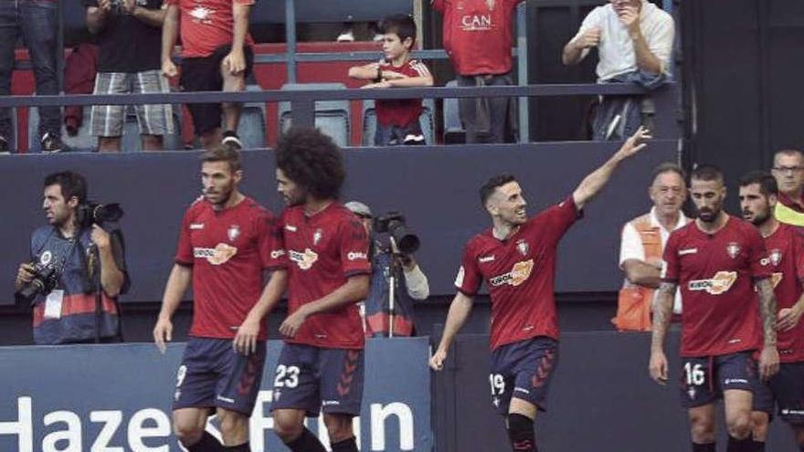 Los jugadores del Osasuna celebran uno de los goles de ayer ante el Córdoba.