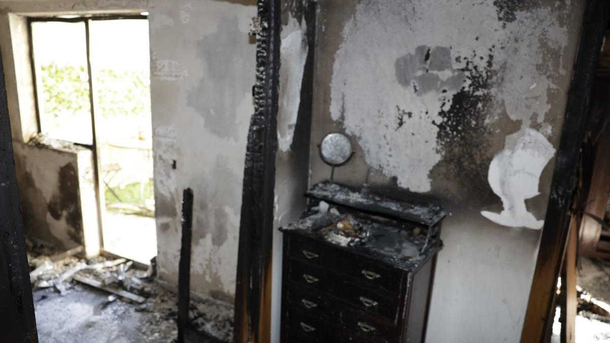 Detenido un hombre en Palma por quemar su casa con su mujer y su hija dentro
