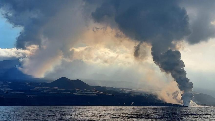 La lava del volcán de La Palma alimenta la superfajana