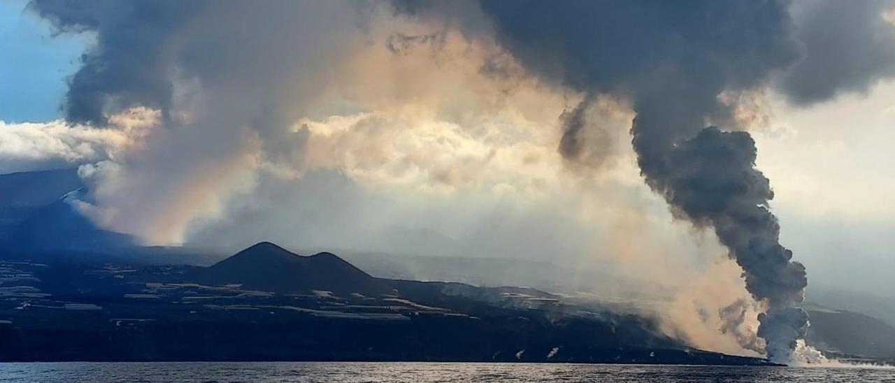 La lava del volcán de La Palma alimenta la superfajana