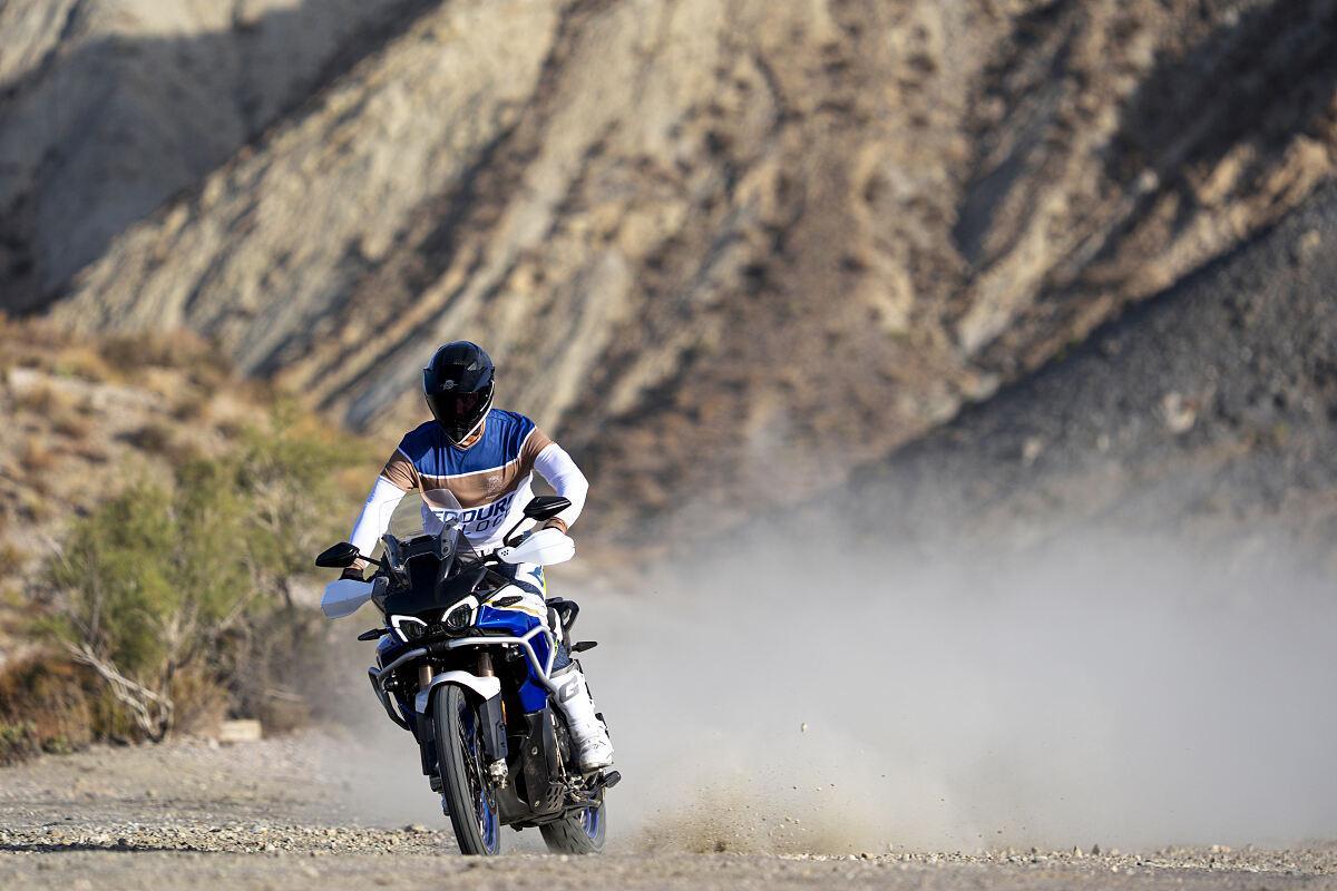 MV Agusta Enduro Veloce: la travel enduro que llega completa desde el primer kilómetro