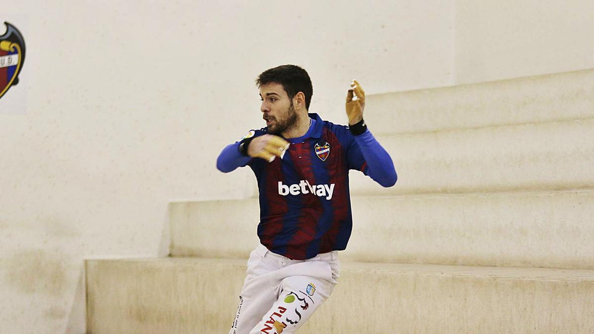 De la Vega formarà amb Pere en la partida que òbriga els quarts de final del II Trofeu Levante UD en contra Soro III i Nacho a Sueca. | FUNPIVAL