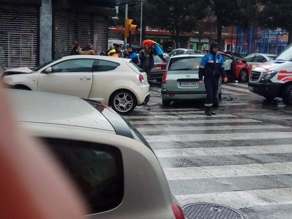 Espectacular accidente de tráfico en Gijón.