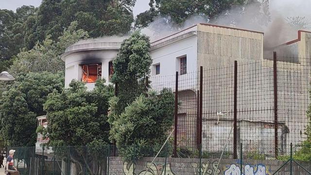 El fuego se propagó rápidamente por la planta superior. | // FDV
