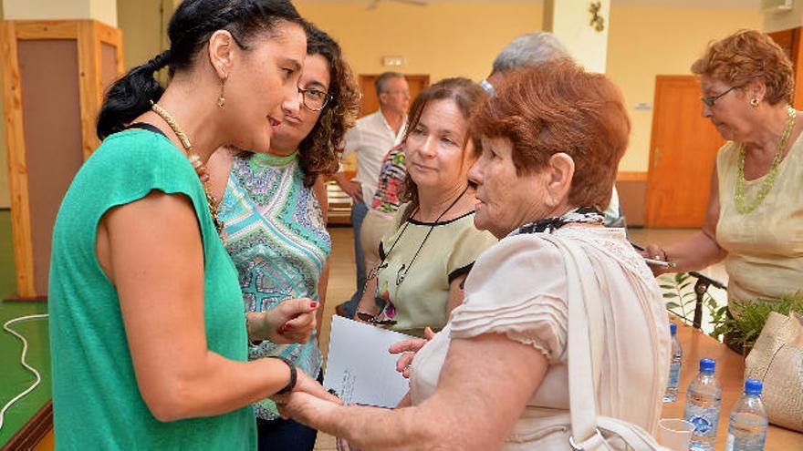 Los usuarios del centro de mayores logran que el Gobierno lo abra este mes