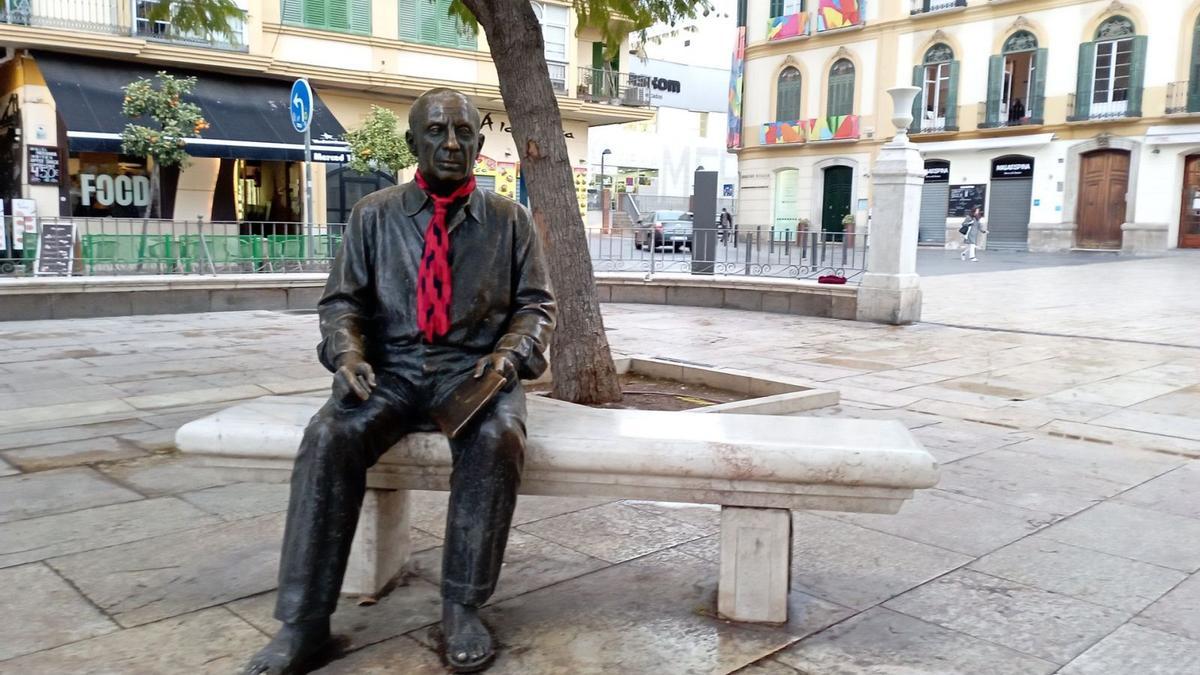 El artista, sedente y acorbatado, en la mañana del pasado miércoles. | A.V.