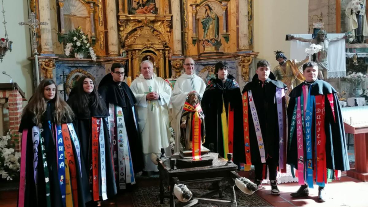 Misa de quintos, en Castrogonzalo. / E. P.