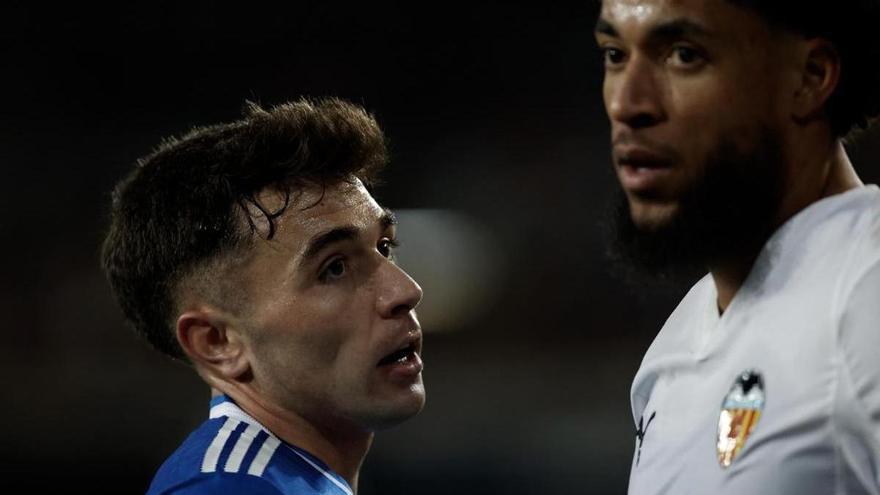 Ya es oficial: el Oviedo refuerza la banda derecha con David Jiménez