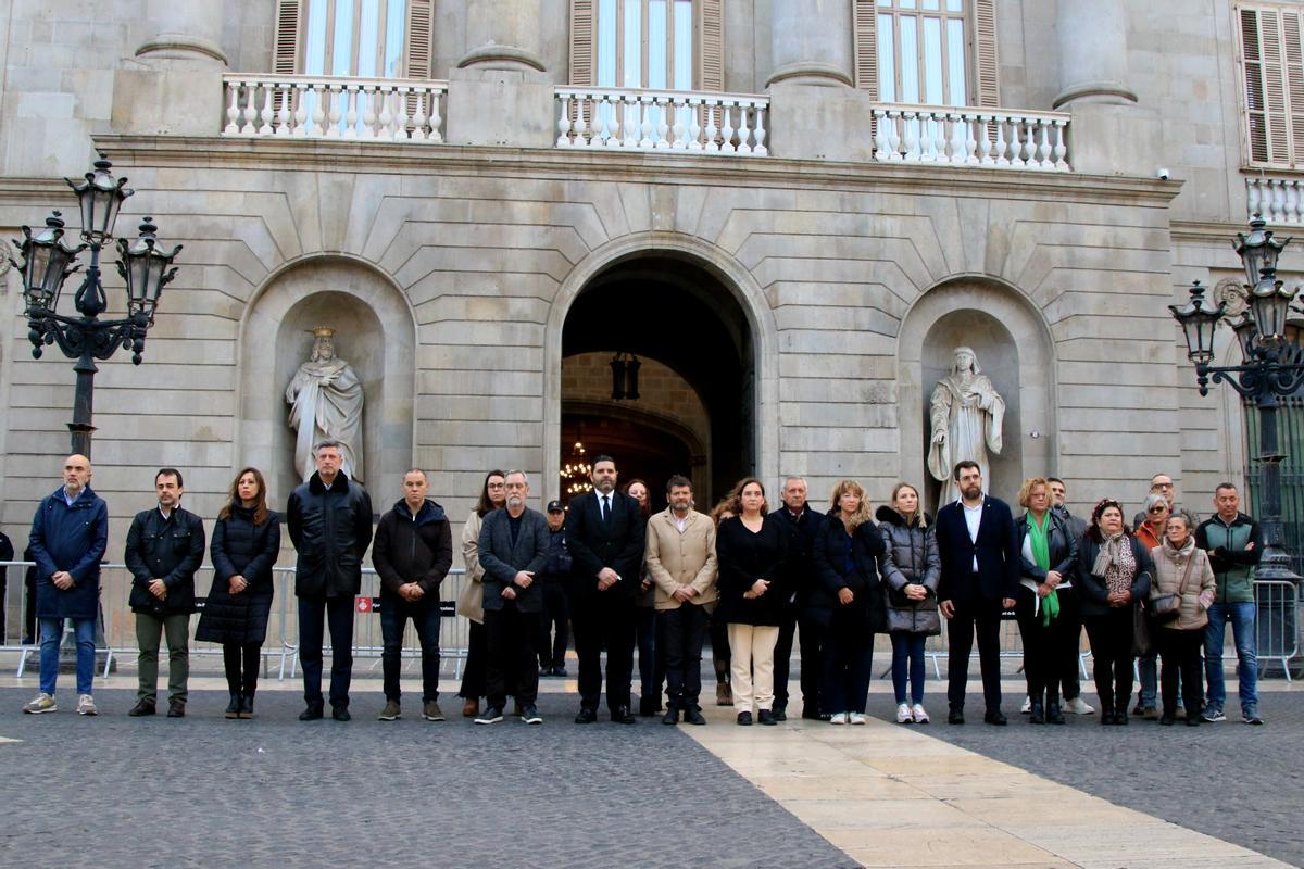 Minut de silenci a l’Ajuntament de Barcelona pel Dia Europeu de les Víctimes de Terrorisme