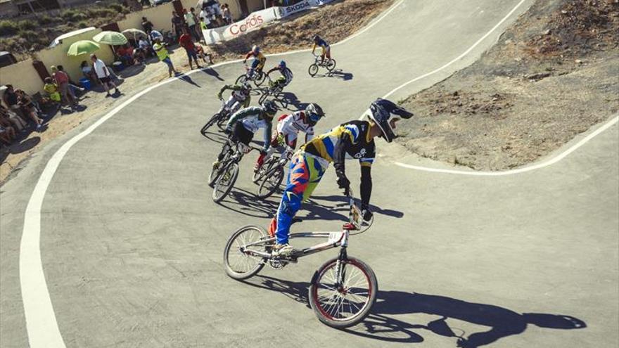 Ricla reparte los títulos nacionales de BMX, una disciplina ciclista en auge