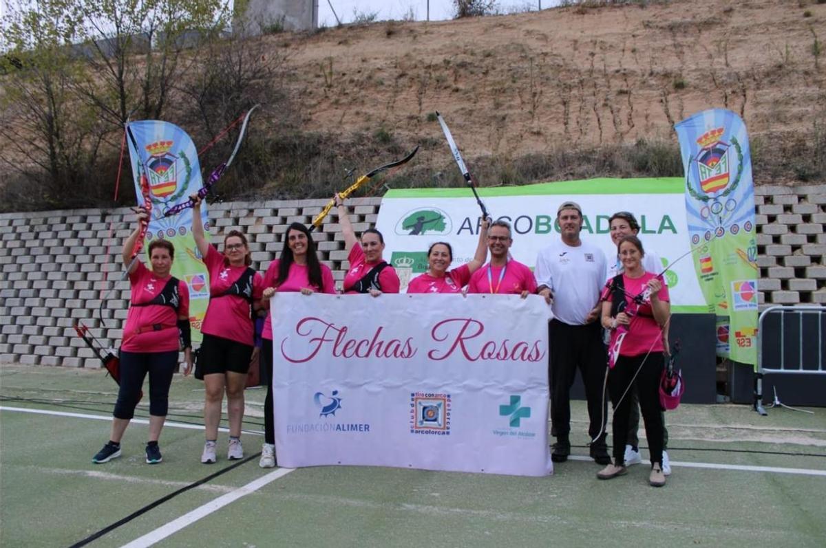 El equipo Flechas Rosas se ha consolidado con un referente en la rehabilitación de personas afectadas por el cáncer de mama.