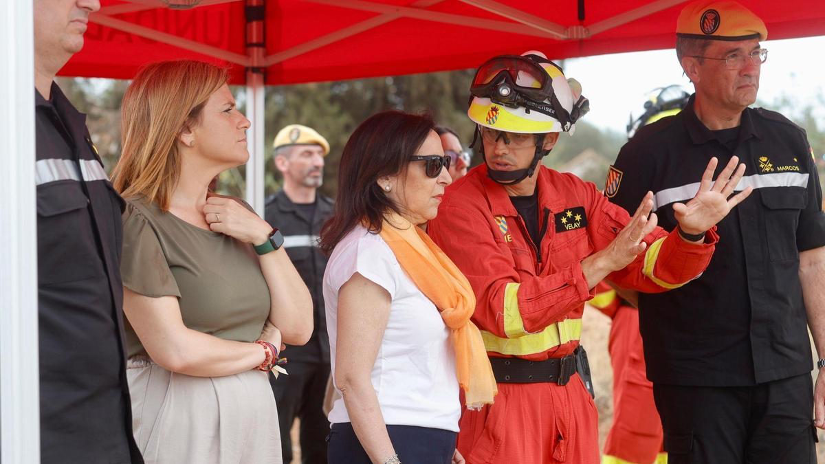 La ministra de Defensa, Margarita Robles, visita el Tercer Batallón de Intervención en Emergencias (BIEM III) en Bétera