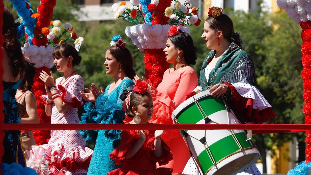 Una de las carrozas de la Batalla de las Flores en una edición anterior del evento.