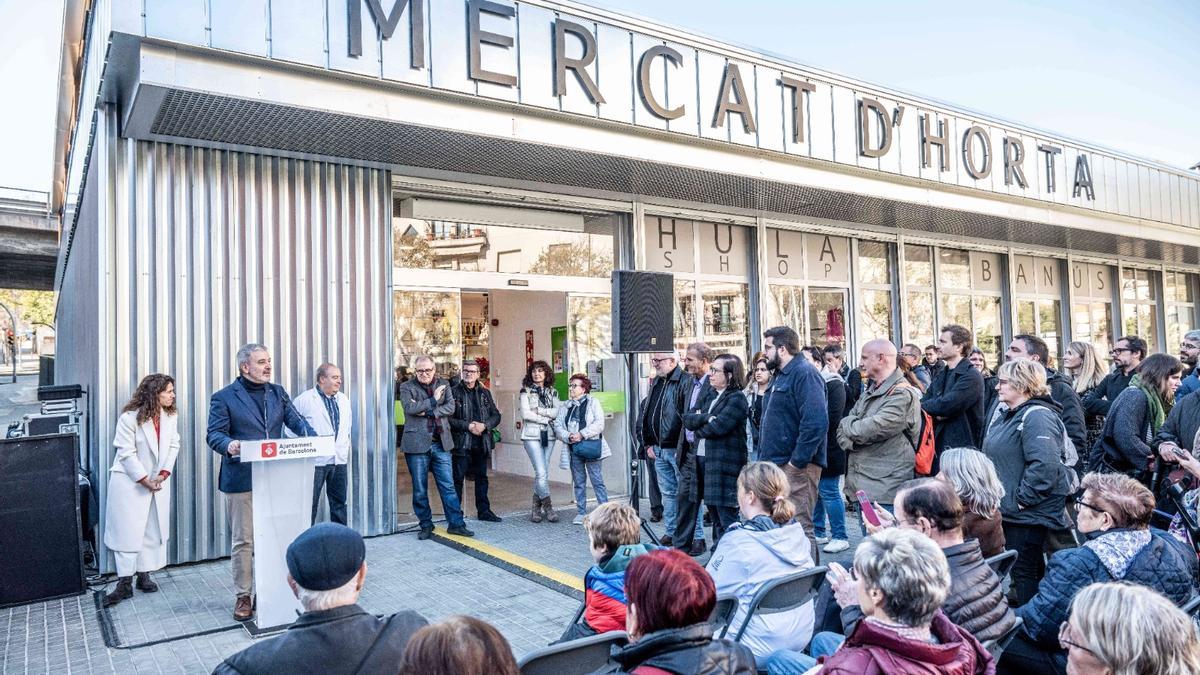 Inauguración del mercado provisional de Horta, en Barcelona.