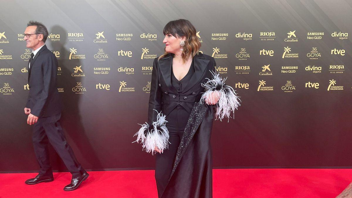 La cantante Rozalén posa en la alfombra roja en la 36ª edición de los Premios Goya en el Palau de les Arts en Valencia.