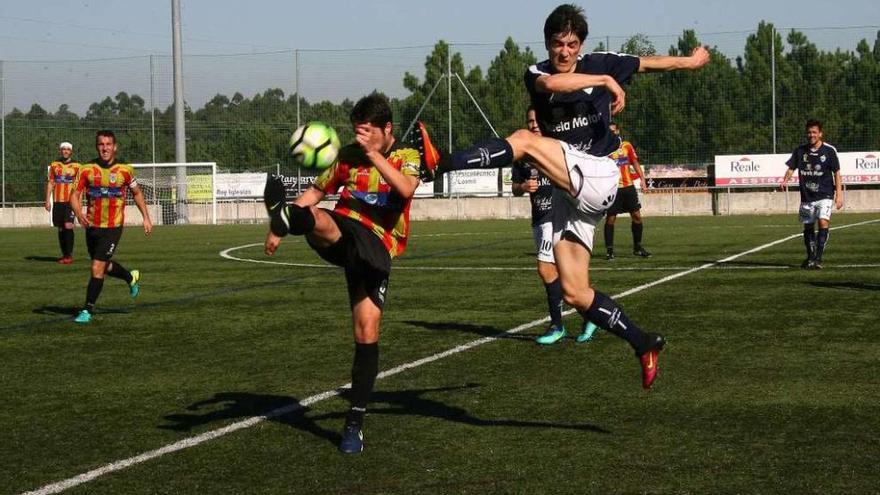 Matelo intenta controlar un balón durante el partido disputado ayer. // Bernabé/Ana Bazal