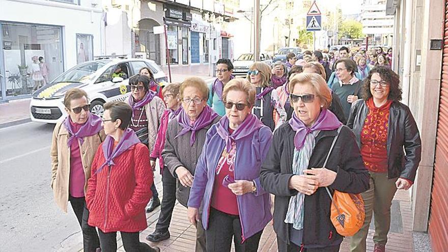 Una marcha cruza la Vall por la libertad femenina